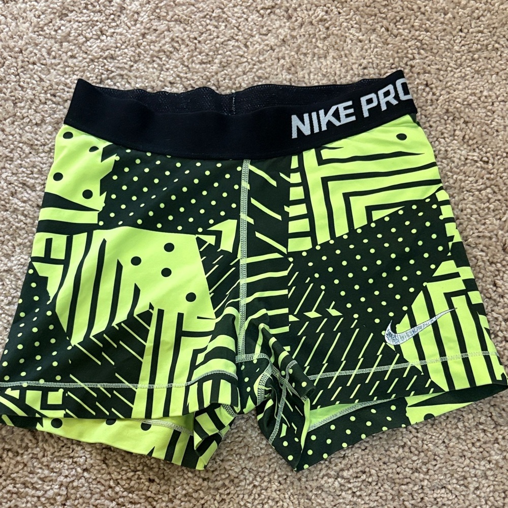 Nike Pro Geometric Neon Shorts